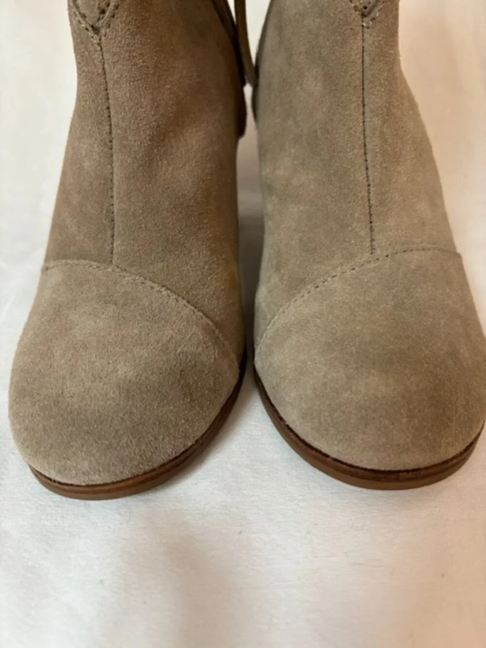 NWOT Toms Lunata Desert Tan Suede Block Heel Ankle Bootie Women's Size 8.5